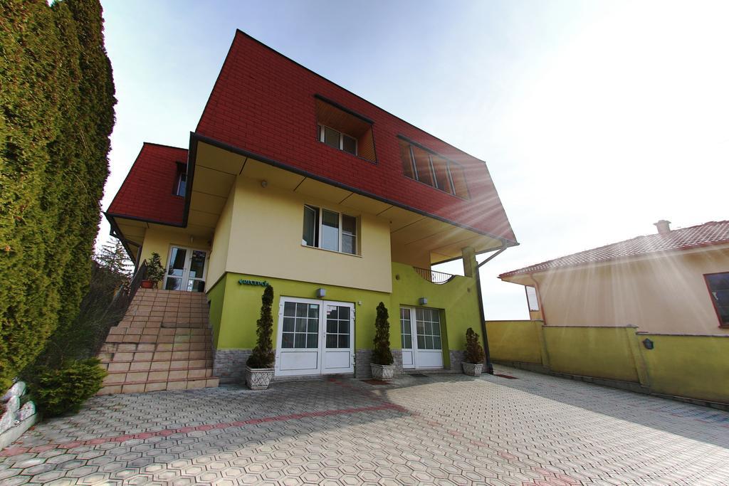 Penzion Tofi Nitra Bagian luar foto